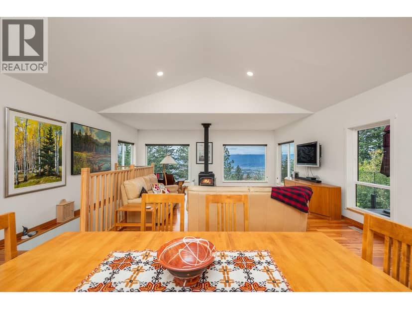7936 McLennan Road, Vernon, photo 4