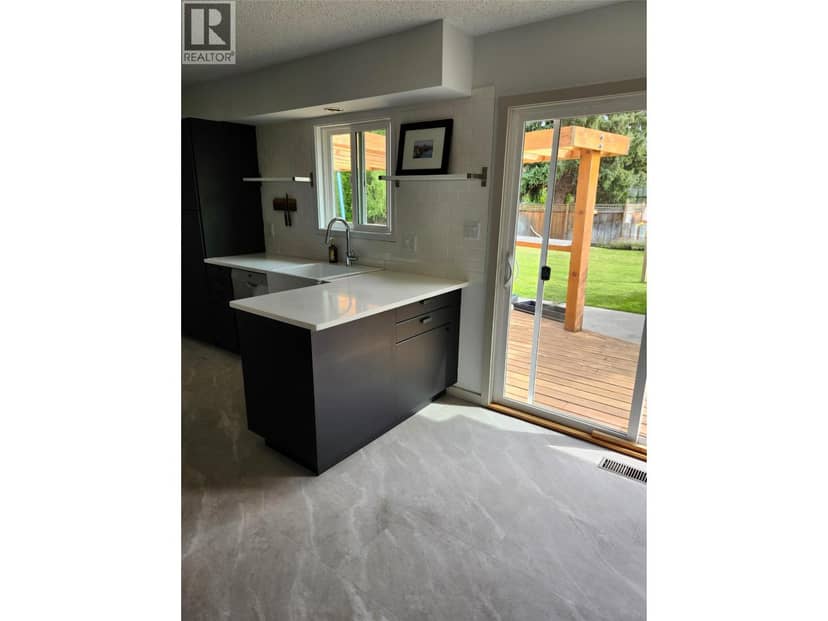 12261 Saunders Crescent, Summerland