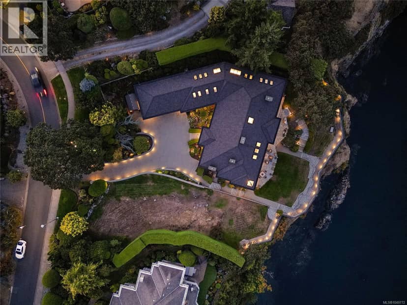 4532 Gordon Point Dr, Saanich
