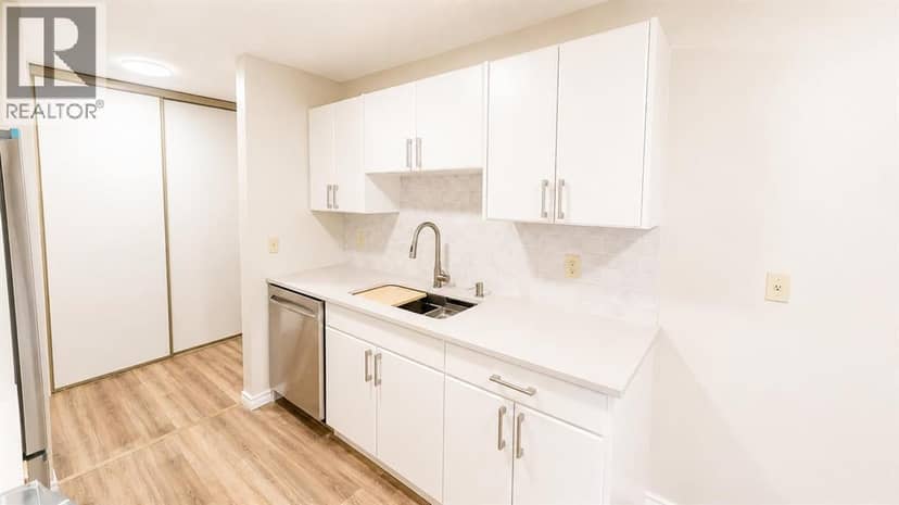 107, 405 Columbia Boulevard W, Lethbridge, photo 2