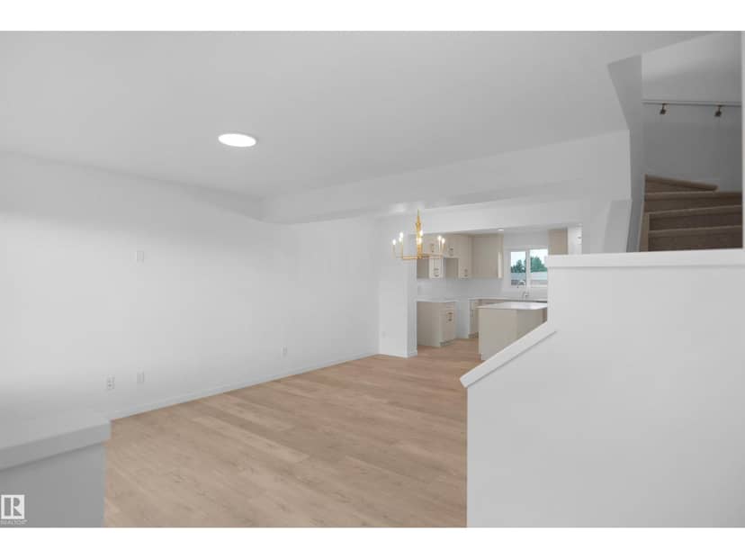 423 Aster Dr NW, Edmonton, photo 2