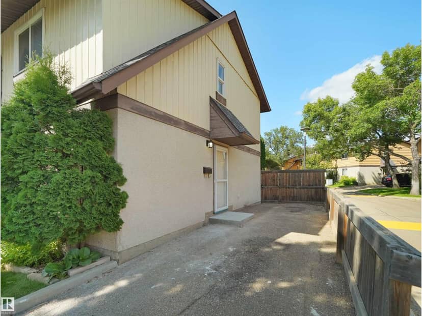 126 Woodstock NW, Edmonton, photo 2