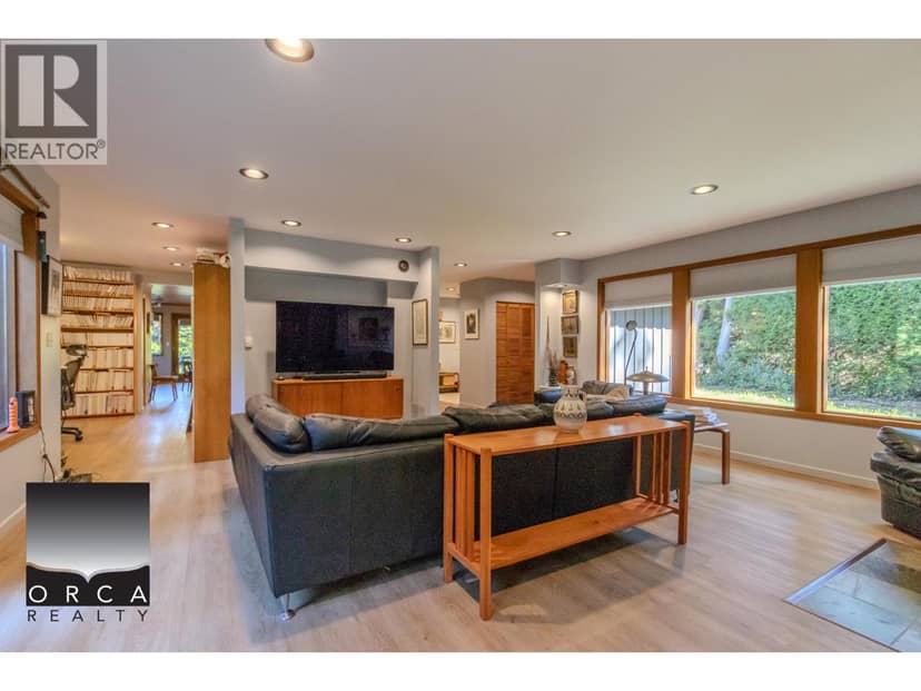 496 MELMORE ROAD, Bowen Island, photo 3