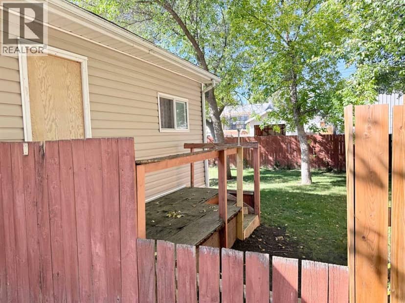 408 3 Street N, Vulcan, photo 3