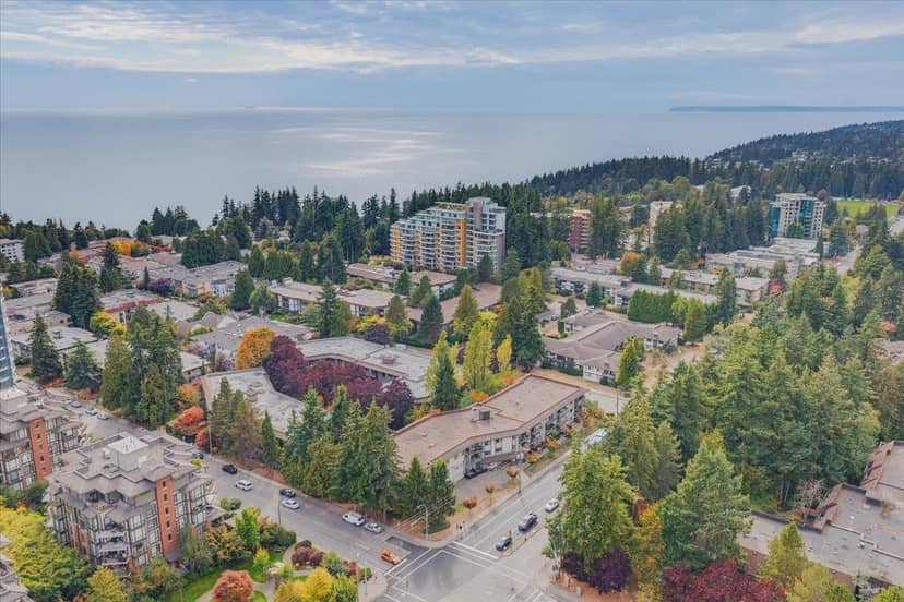 107 15020 NORTH BLUFF ROAD, White Rock