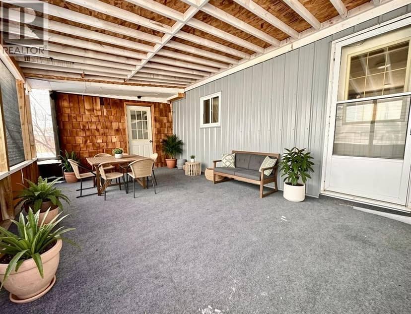 613 Iris Street, Rosemary, photo 4