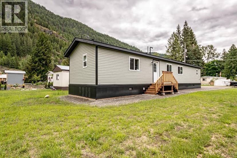 916 Airport Road Unit# 7, Salmo