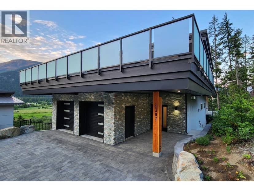 3 1307 EAGLE DRIVE, Pemberton
