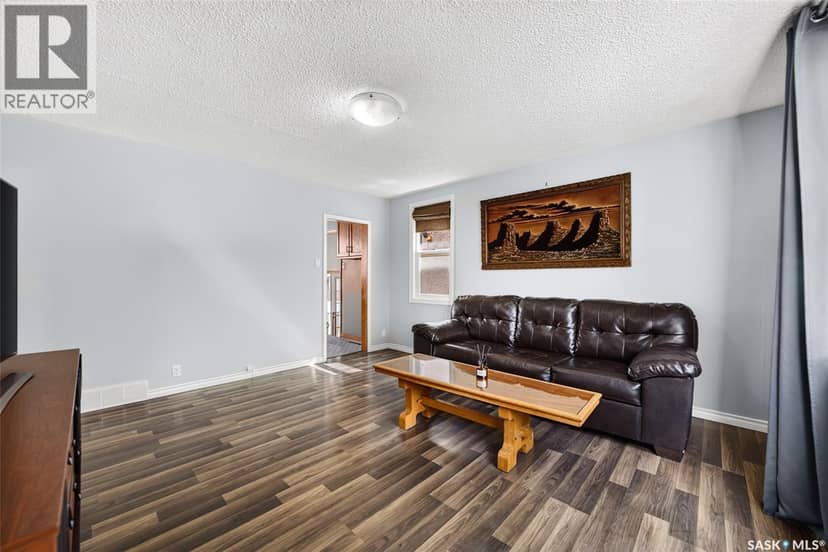 345 McIntyre Street, Regina, photo 5