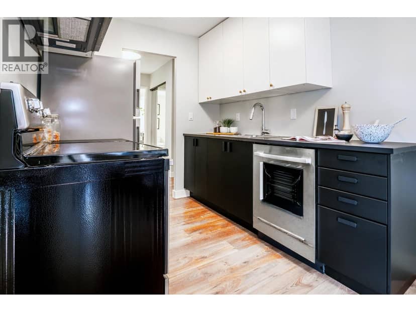 203 2240 Wall Street, Vancouver, photo 3