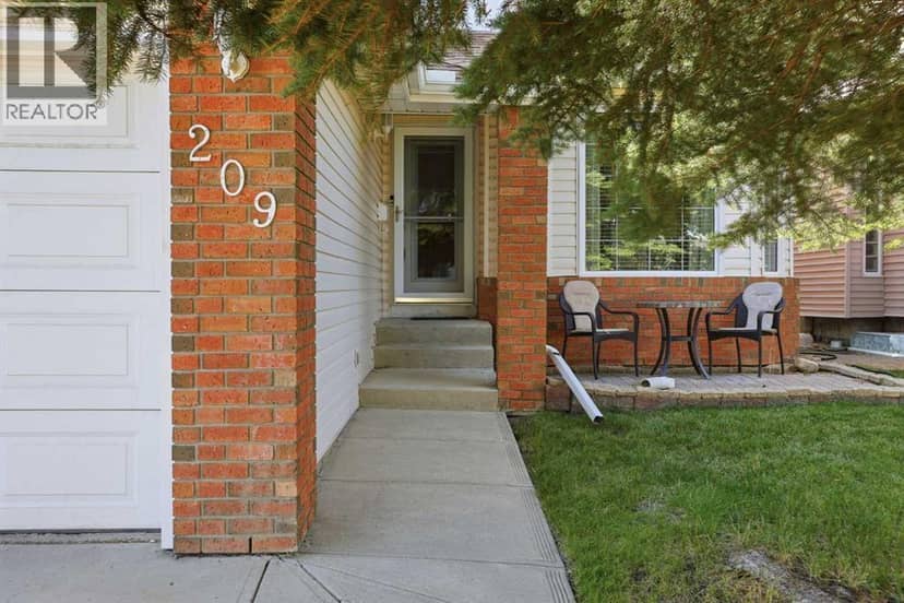 209 schubert Place NW, Calgary, photo 2