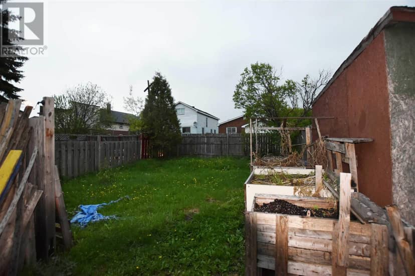646 Portage LN, Sault Ste. Marie, photo 3