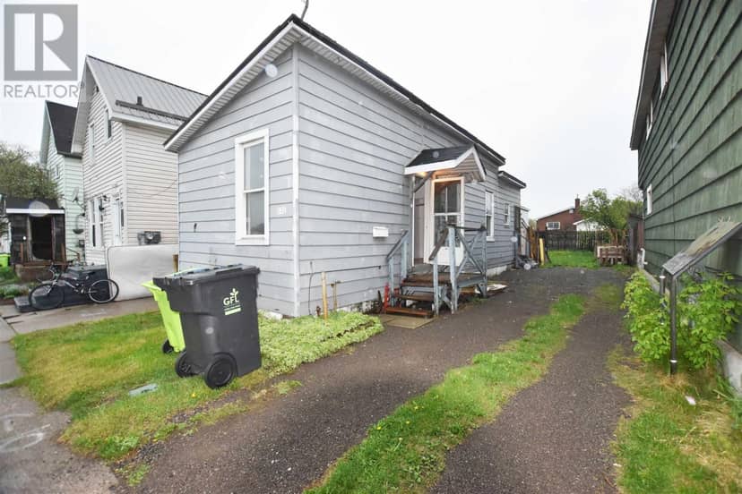 646 Portage LN, Sault Ste. Marie