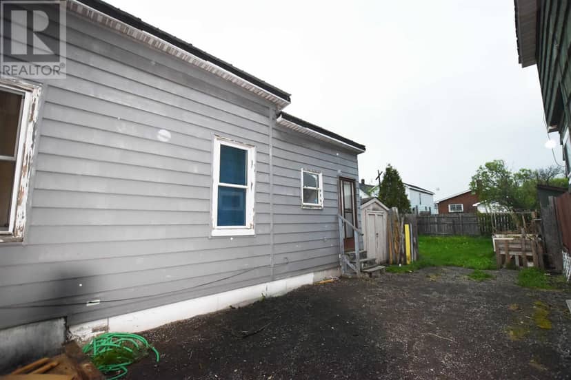 646 Portage LN, Sault Ste. Marie, photo 4
