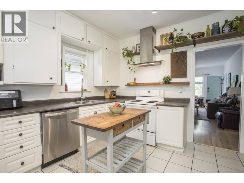 1976 WARWICK AVENUE, Port Coquitlam