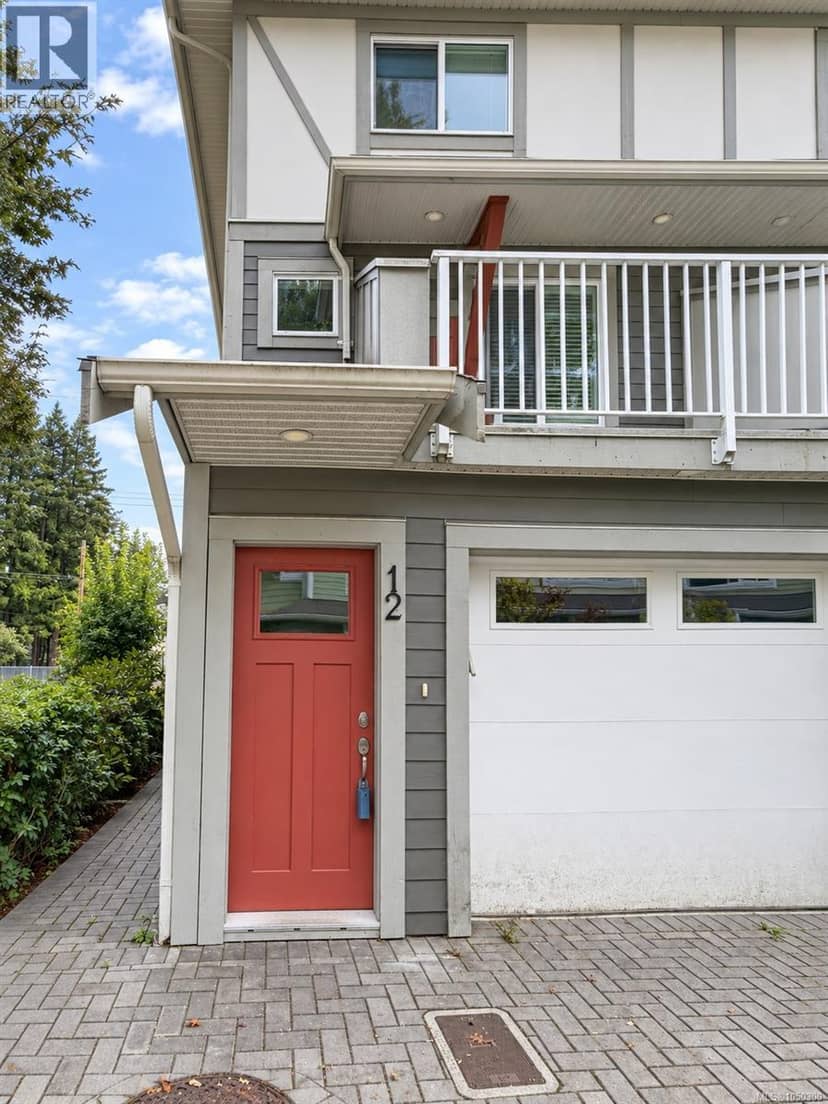 12 1027 College St, Duncan