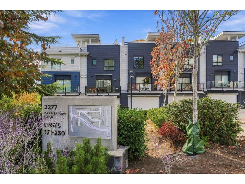 202 2277 OAK MEADOWS DRIVE, Surrey