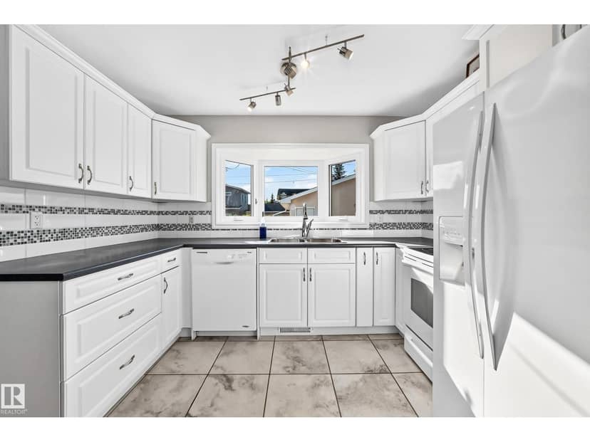 9828 164 ST NW, Edmonton, photo 4