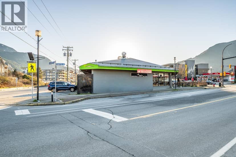 38188 & 38192 CLEVELAND AVENUE, Squamish, photo 3