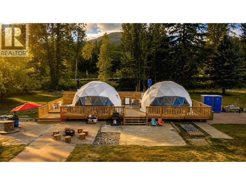 1641 AIRPORT ROAD, Squamish