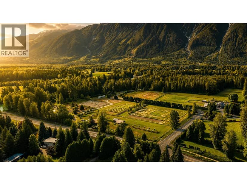 1641 AIRPORT ROAD, Squamish, photo 2