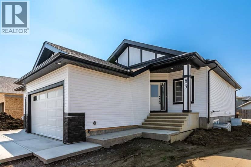 809 Hampshire Crescent NE, High River, photo 2