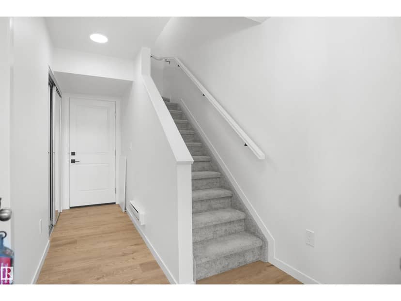 #5 29 Airport RD NW, Edmonton, photo 3