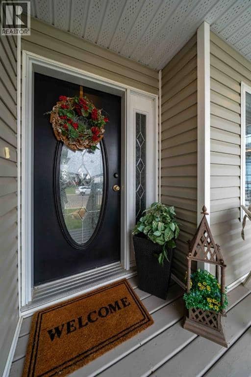 110 Redcliff Way SW, Redcliff, photo 2