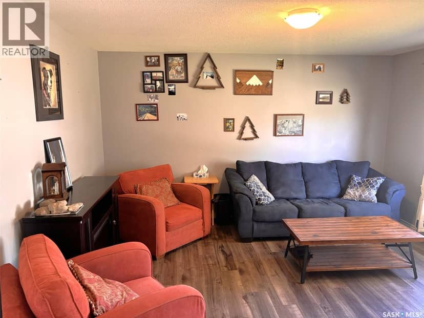 702 2nd STREET, Hanley, photo 3
