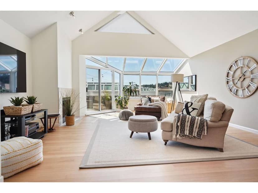 1107 ELM STREET, White Rock