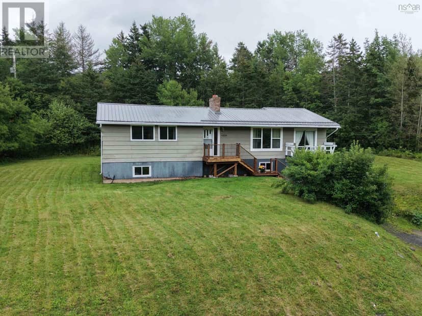 4328 East River East Side Road, Plymouth, photo 2