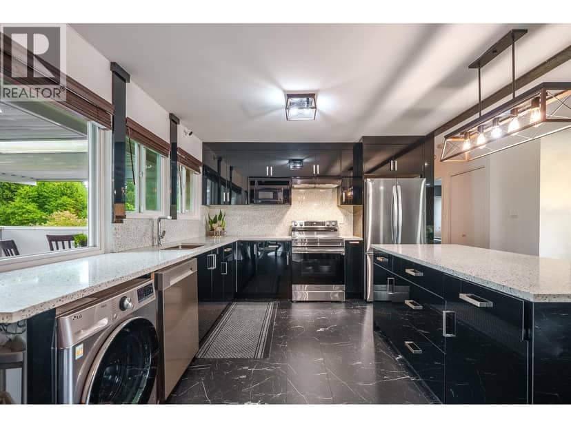 1121 PRAIRIE AVENUE, Port Coquitlam