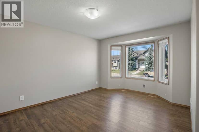 127 - 129 Lyons Close, Red Deer, photo 4