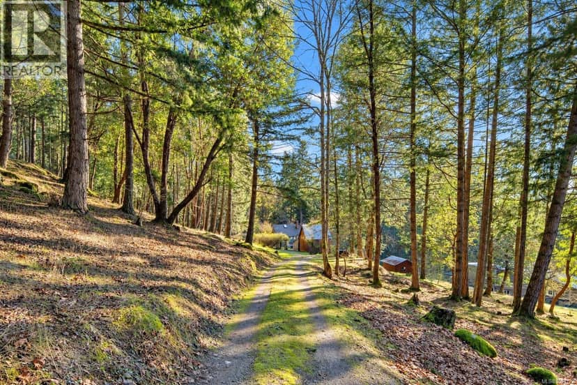 1183 Hillgrove Rd, North Saanich