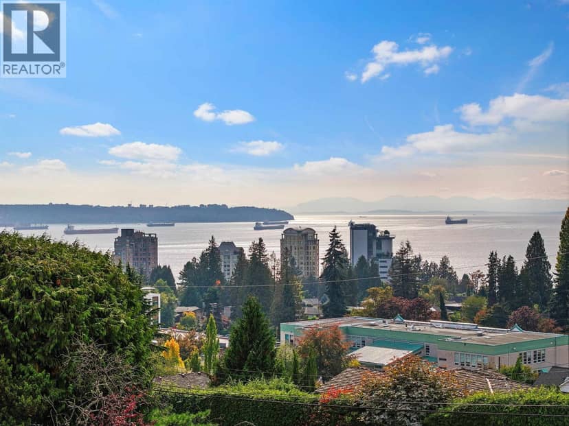 2077 KINGS AVENUE, West Vancouver