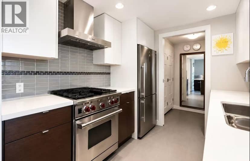 455 BEACH CRESCENT, Vancouver, photo 2