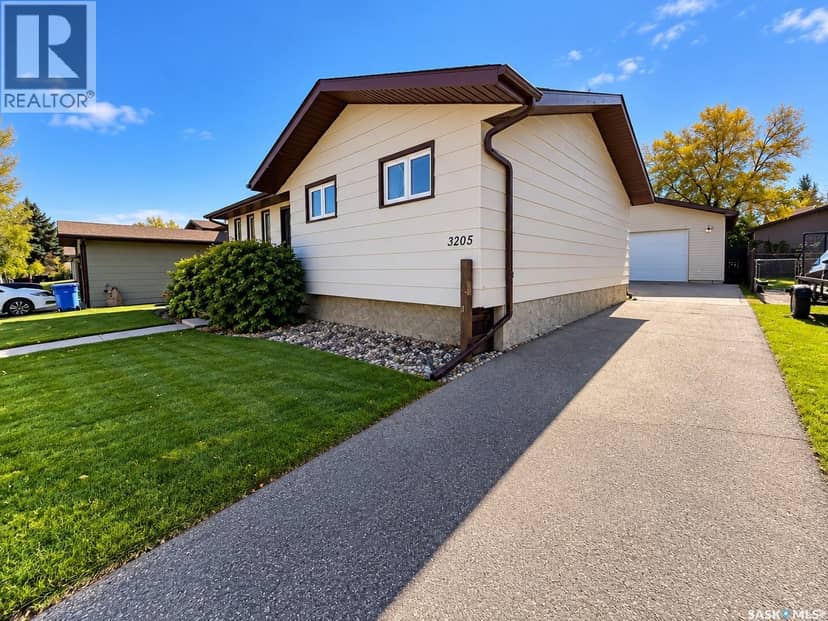 3205 Bliss CRESCENT, Prince Albert, photo 2