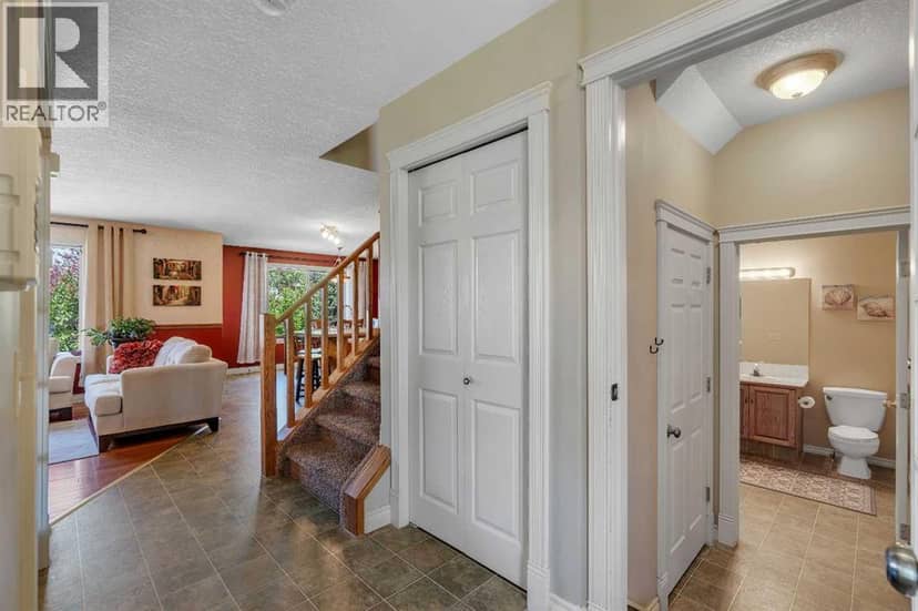 84 Willowbrook Crescent NW, Airdrie, photo 3