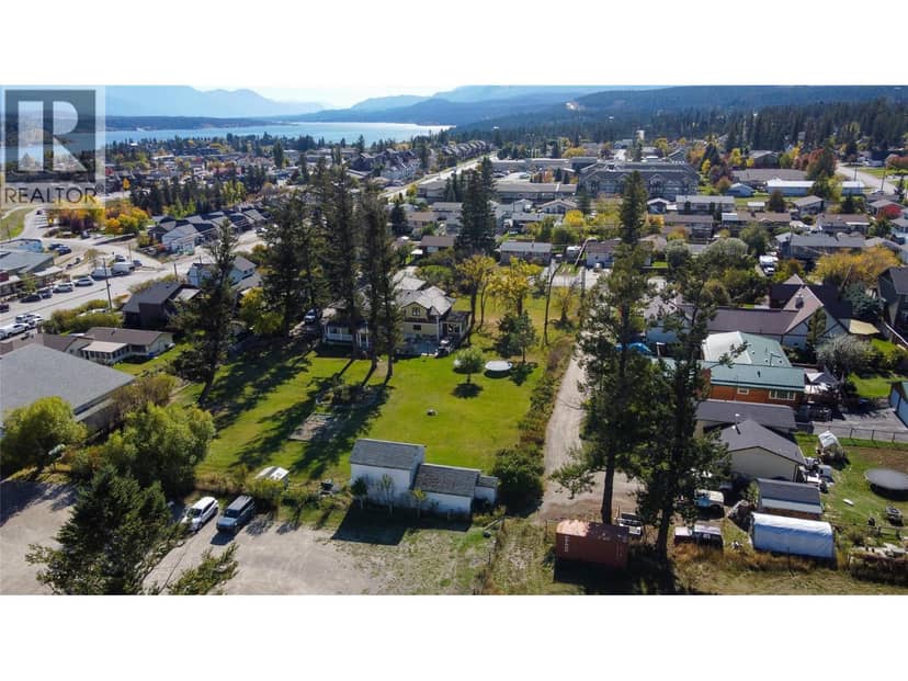 1018 5th Street, Invermere, photo 2
