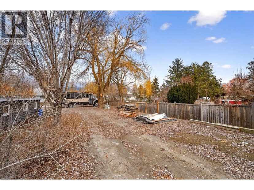 2135 Merritt Avenue, Merritt, photo 2