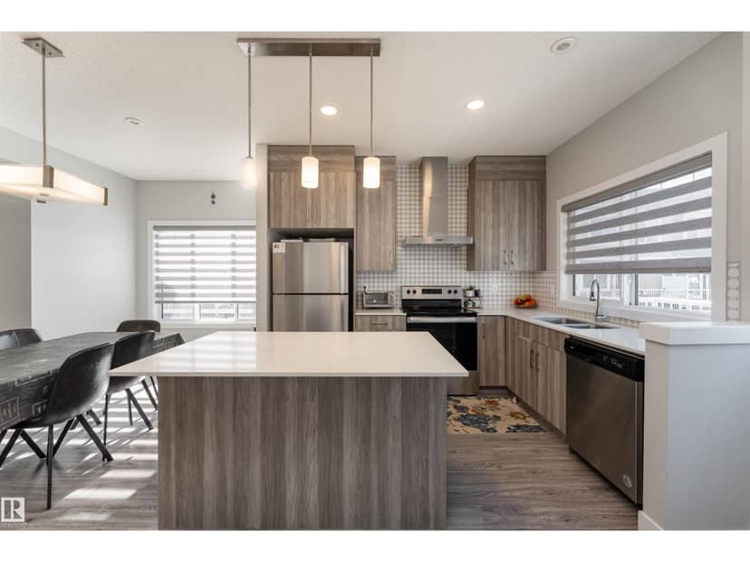 #41 2215 24 ST NW, Edmonton, photo 2