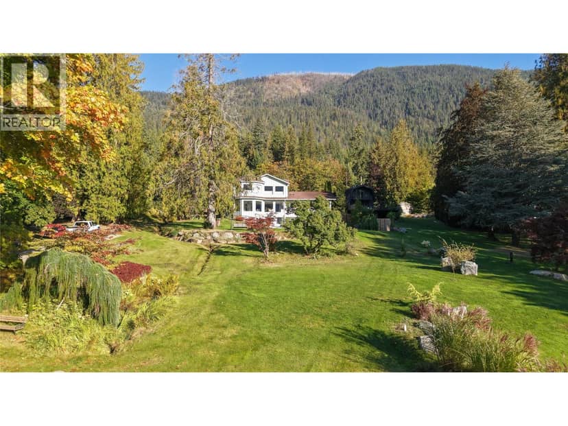 4161 HEROUX Road, Nelson, photo 3