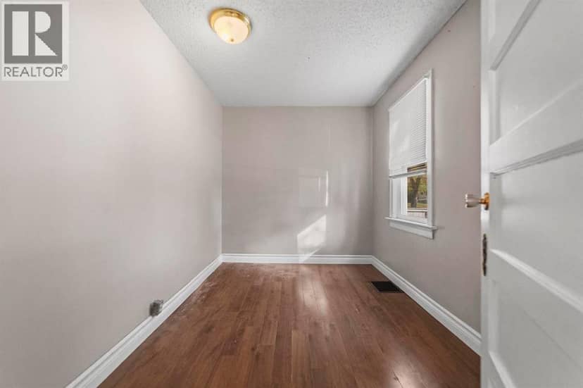 5212 52 Street, Camrose, photo 5