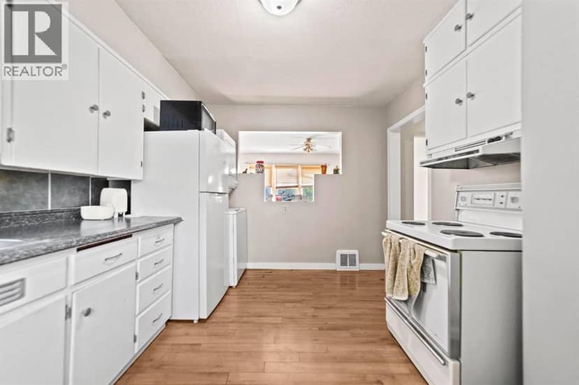 4828 52A Street, Camrose, photo 7