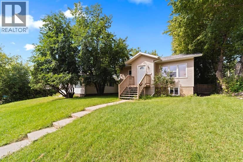 4828 52A Street, Camrose, photo 2