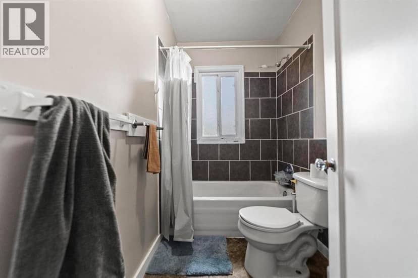 4828 52A Street, Camrose, photo 8