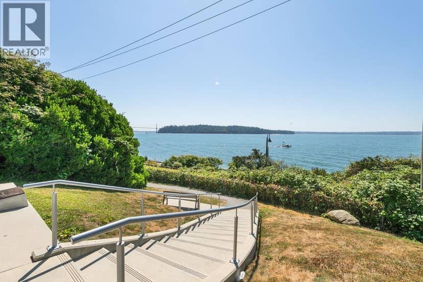 208 2119 BELLEVUE AVENUE, West Vancouver