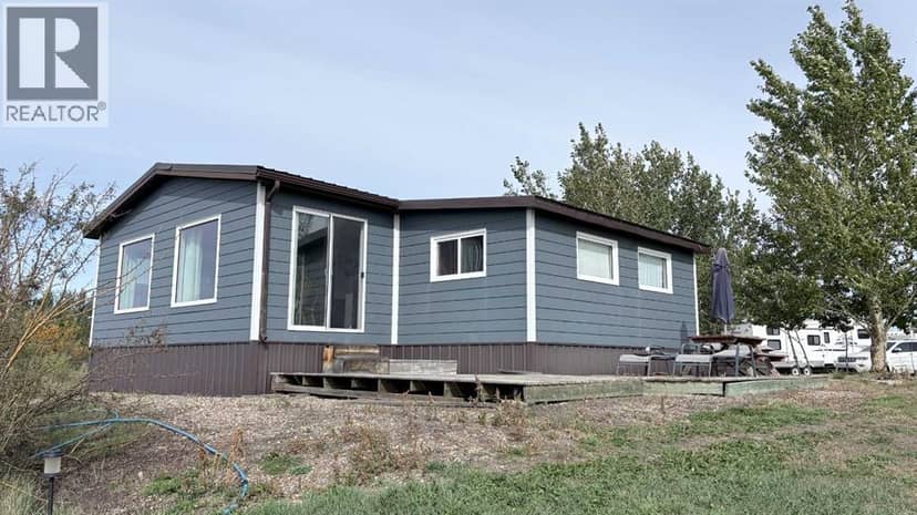 #6 83070 RR 112, Bow Island, photo 3