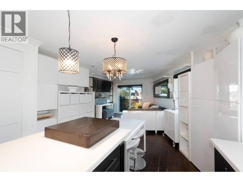 2048 TRIUMPH STREET, Vancouver, photo 3