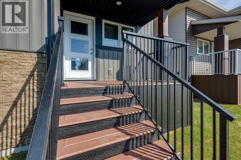 12 Memorial Parkway, Rural Red Deer County, photo 2